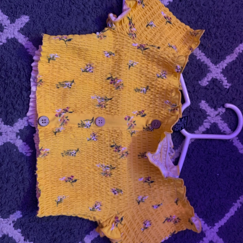 Floral cropped shirt